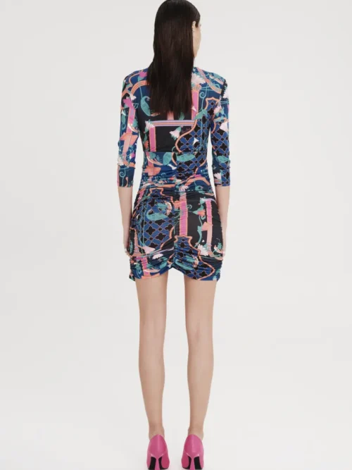 Κοντό φόρεμα με σχέδια από την εταιρία Peace and Chaos.