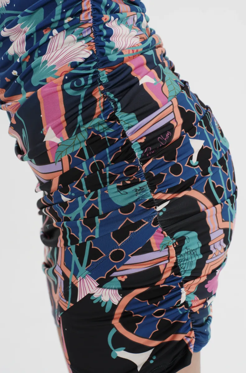 Κοντό φόρεμα με σχέδια από την εταιρία Peace and Chaos.