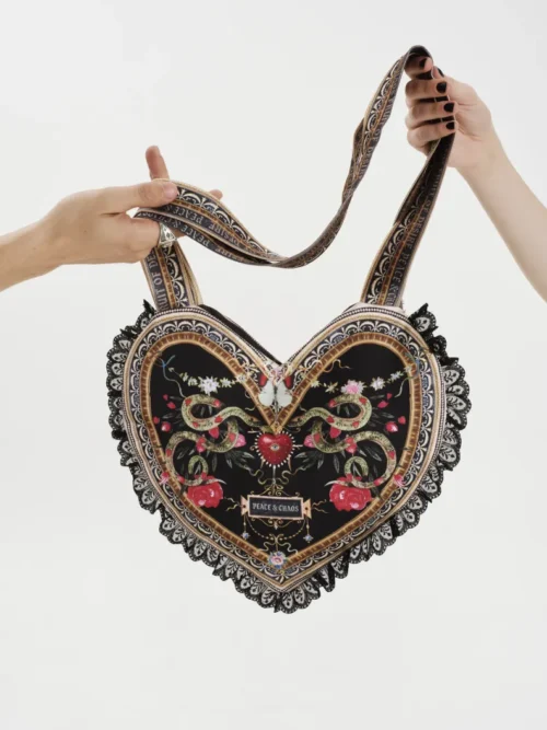 Γυναικεία τσάντα σε σχήμα καρδιά με υπέροχα σχέδια από την Peace and Chaos.