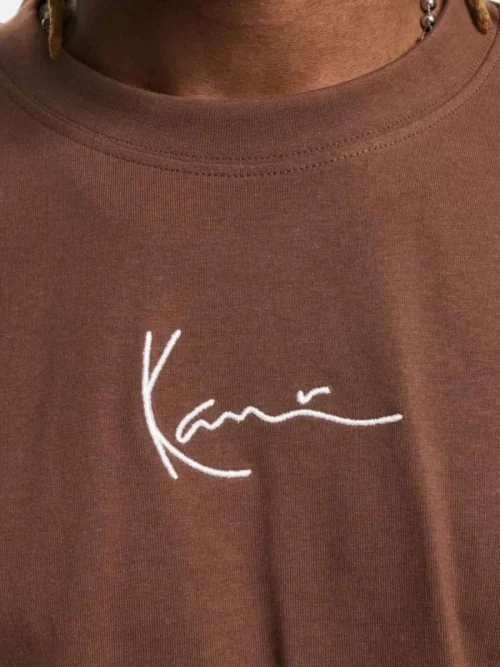 Κοντομάνικο μπλουζάκι σε καφέ χρώμα από την εταιρία Karl Kani.