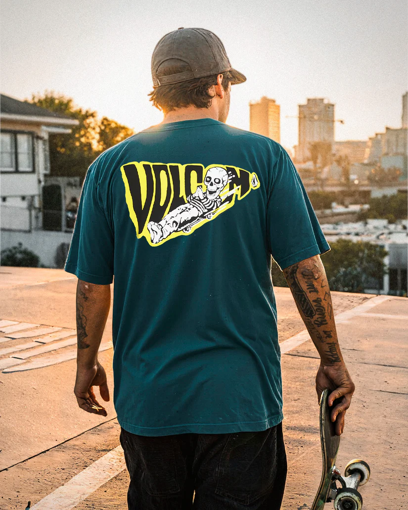 Μπλούζα με σχέδια από την εταιρία Volcom.