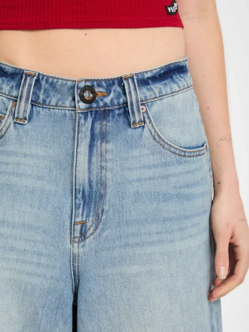 Τζίν βερμούδα μέχρι το γόνατο από την εταιρία Volcom.