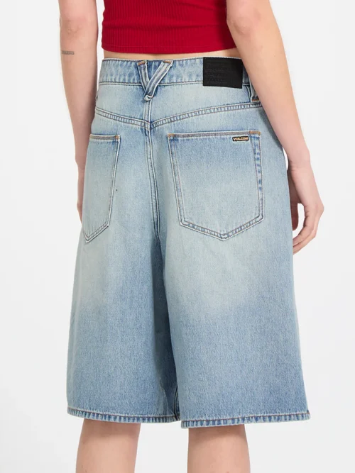 Τζίν βερμούδα μέχρι το γόνατο από την εταιρία Volcom.