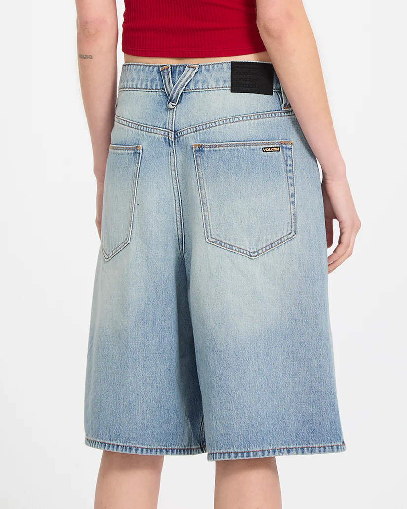 Τζίν βερμούδα μέχρι το γόνατο από την εταιρία Volcom.