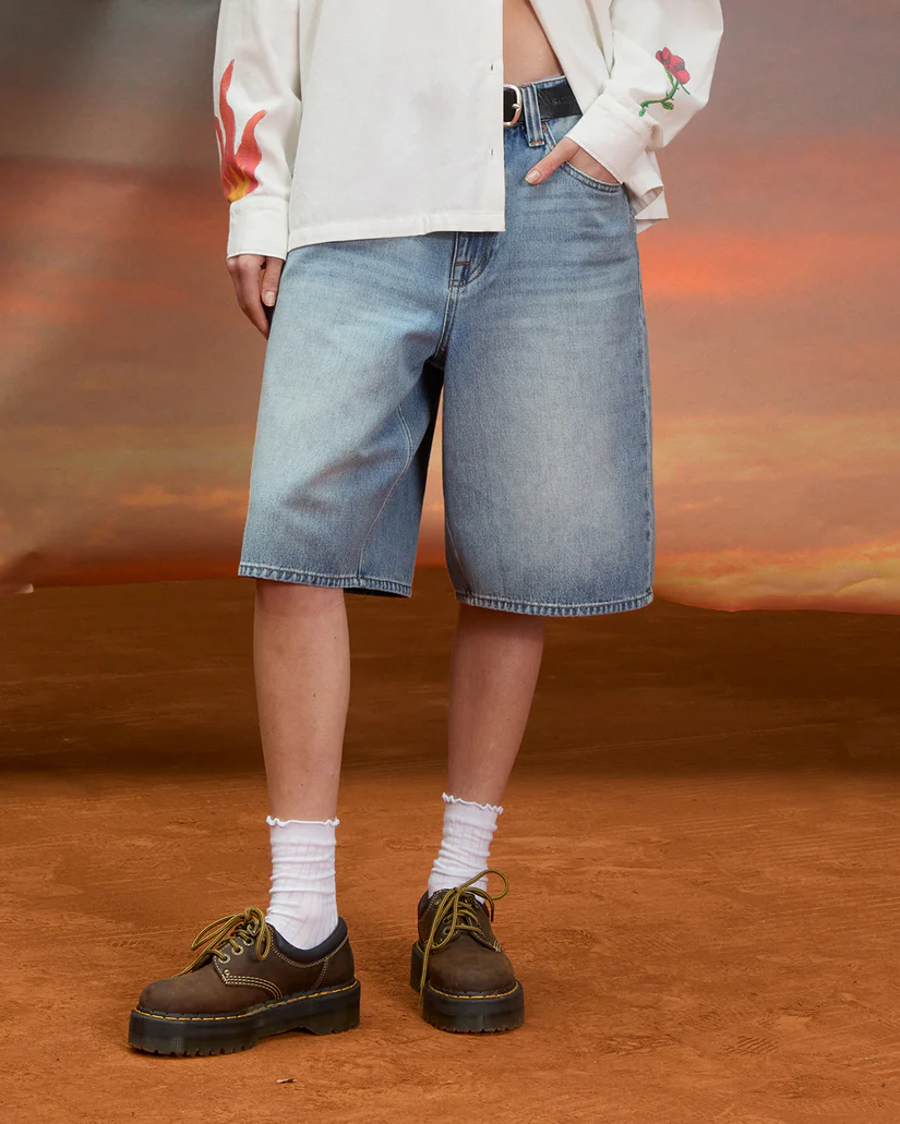 Τζίν βερμούδα μέχρι το γόνατο από την εταιρία Volcom.