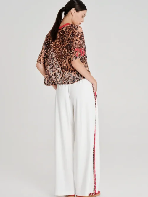 Μπλούζα με animal print από την εταιρία Peace and Chaos.