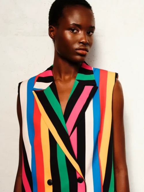 Μακρύ γιλέκο με πέτα και σταυρωτό κούμπωμα Σατέν φόδρα Διπλές φιλέ τσέπες Μεταλλική λεπτομέρεια Chaka