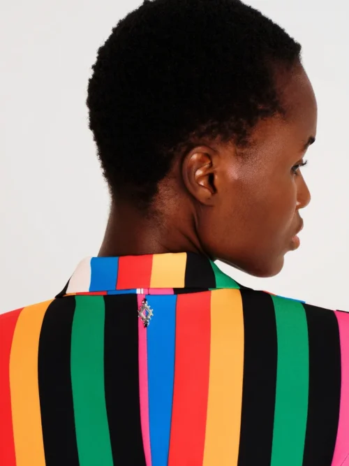 Μακρύ γιλέκο με πέτα και σταυρωτό κούμπωμα Σατέν φόδρα Διπλές φιλέ τσέπες Μεταλλική λεπτομέρεια Chaka