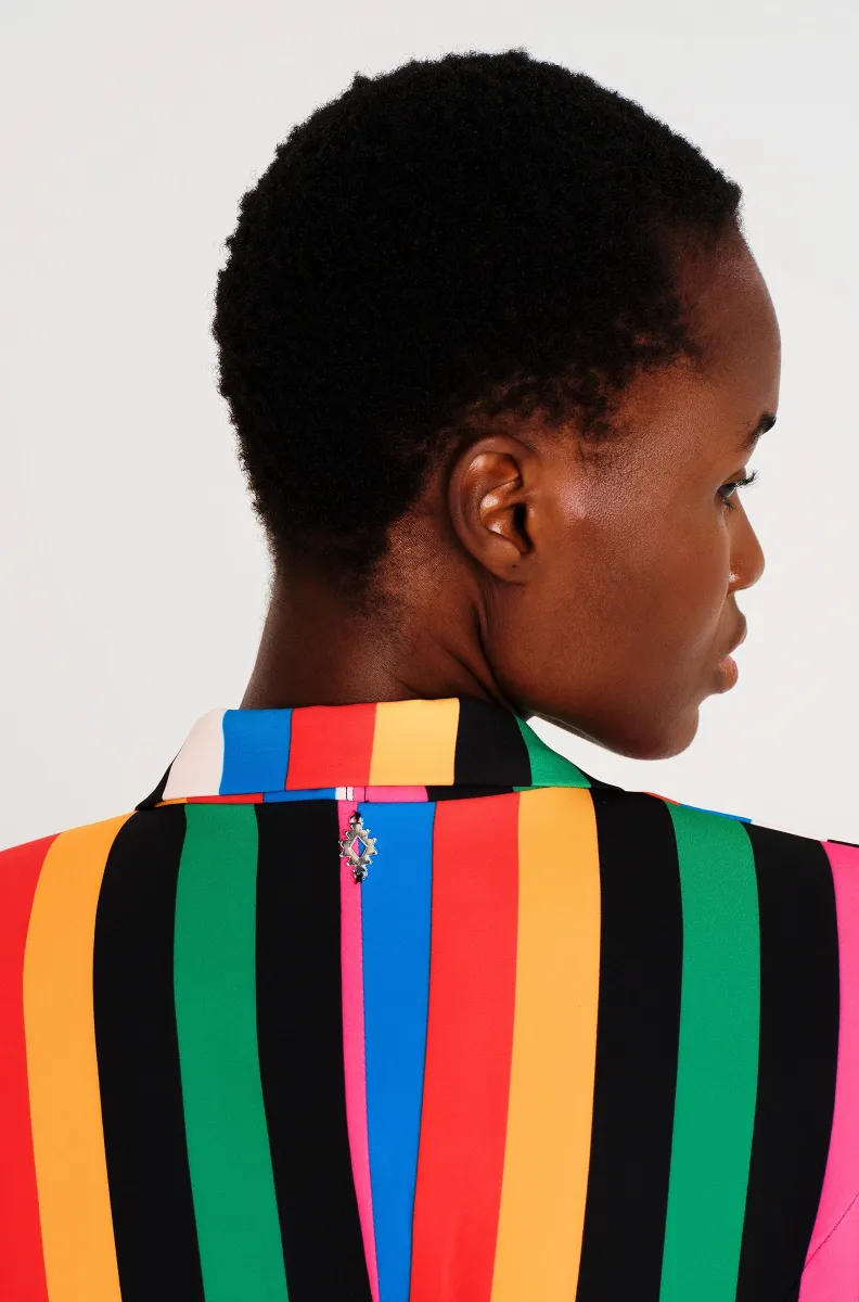 Μακρύ γιλέκο με πέτα και σταυρωτό κούμπωμα Σατέν φόδρα Διπλές φιλέ τσέπες Μεταλλική λεπτομέρεια Chaka