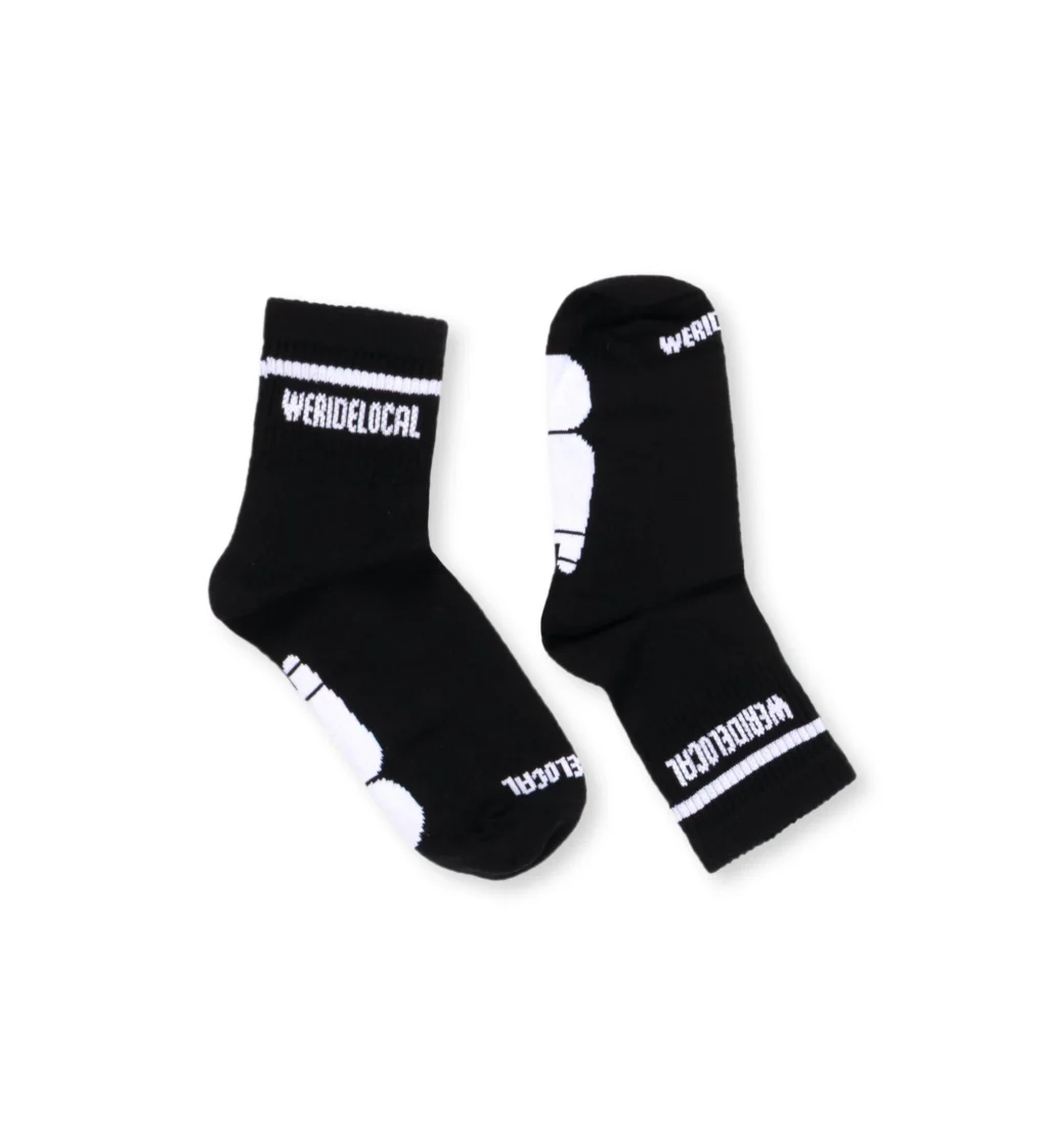 We_Ride_Local_Typo_Black_Socks_Women1 Κάλτσες σε μαύρο χρώμα από την εταιρεία We Ride Local.
