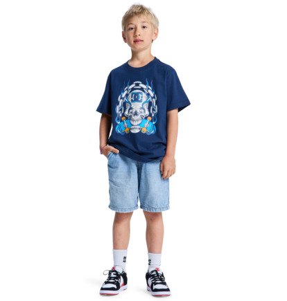 Το παιδικό κοντομάνικο T-shirt Burning Skull είναι ιδανικό για αγόρια που αγαπούν το άνετο ντύσιμο με δυναμικό χαρακτήρα.