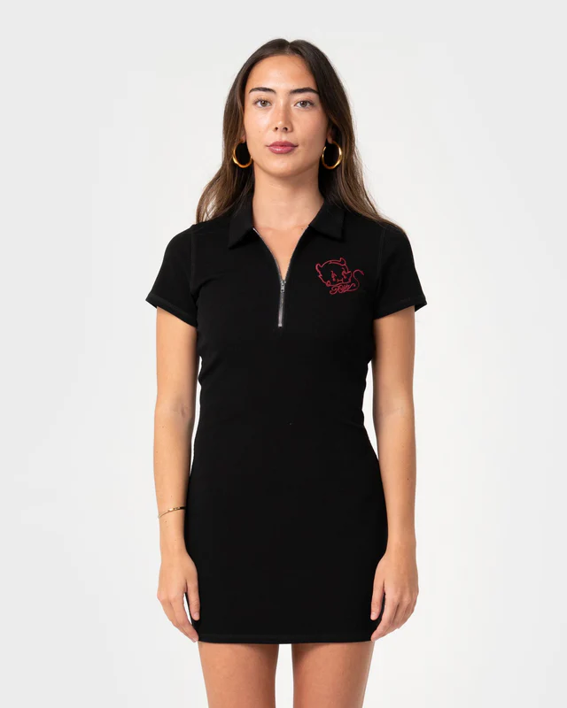 262-DRL1342-BLK-1 Το Bad Bubby Polo Mini Dress είναι ένα κομψό mini φόρεμα σε polo γραμμή που συνδυάζει διαχρονικό στυλ με σύγχρονη αισθητική.