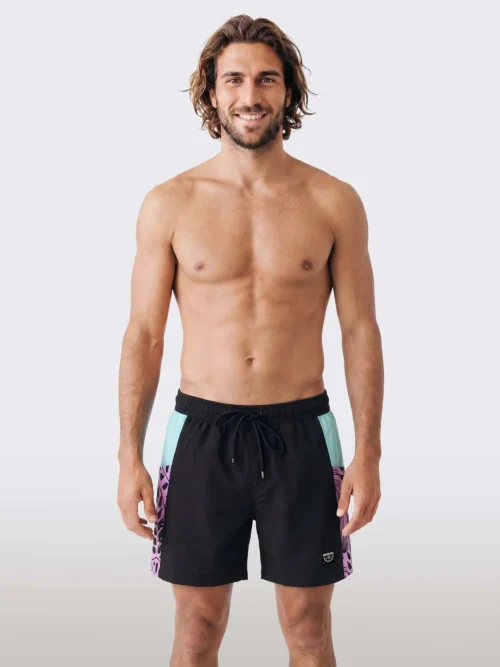 Τα Ridge Black Boardwalks είναι το ιδανικό boardshort για άνδρες που αναζητούν άνεση, υψηλή απόδοση και διαχρονικό στυλ.