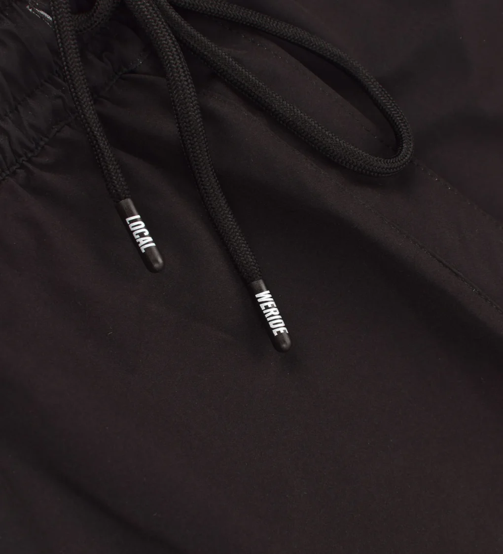 Τα Ridge Black Boardwalks είναι το ιδανικό boardshort για άνδρες που αναζητούν άνεση, υψηλή απόδοση και διαχρονικό στυλ.
