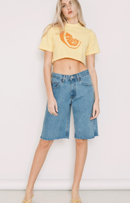 Η Lita Medium Cropped είναι η βερμούδα που συνδυάζει διαχρονικό denim στυλ με σύγχρονη άνεση.