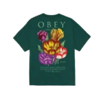 Το Flores Robus Classic T-Shirt είναι ένα κλασικό T-shirt σε Regular Fit, σχεδιασμένο με graphic print στο στήθος και την πλάτη.