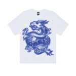 Το Draco Oversized T-Shirt συνδυάζει vintage αισθητική με μοντέρνο streetwear χαρακτήρα.