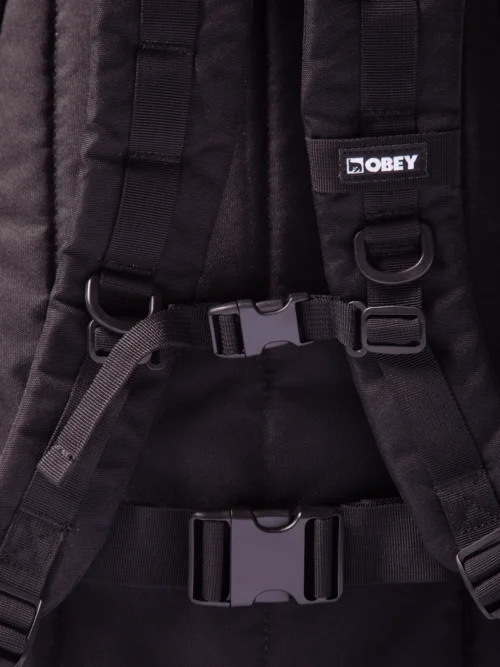Το OBEY Commuter Backpack συνδυάζει λειτουργικότητα και χαρακτηριστική streetwear αισθητική της OBEY.