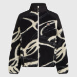 Το γυναικείο FWC'Play Full-Zip Hyperfleece ξεχωρίζει για τον δυναμικό σχεδιασμό του και την κατασκευή του που προσφέρει αυξημένη ζεστασιά.