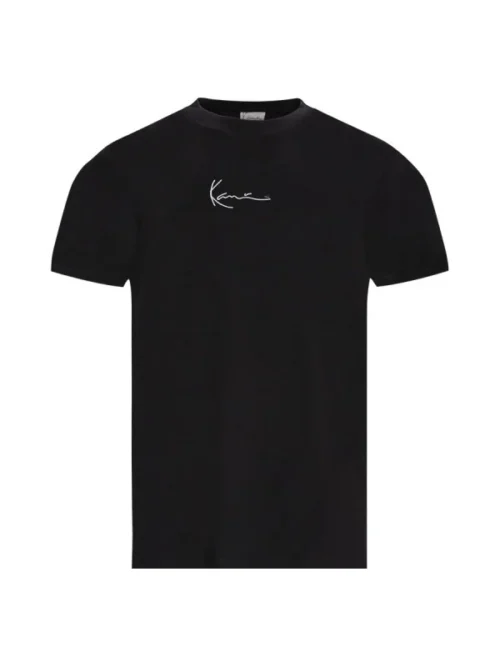 Το Karl Kani T-shirt σε μαύρο χρώμα αποτελεί μια διαχρονική και ευέλικτη επιλογή για τις καλοκαιρινές casual εμφανίσεις. Κατασκευασμένο από 100% βαμβάκι, προσφέρει απαλή αίσθηση και άνεση στην καθημερινή χρήση.