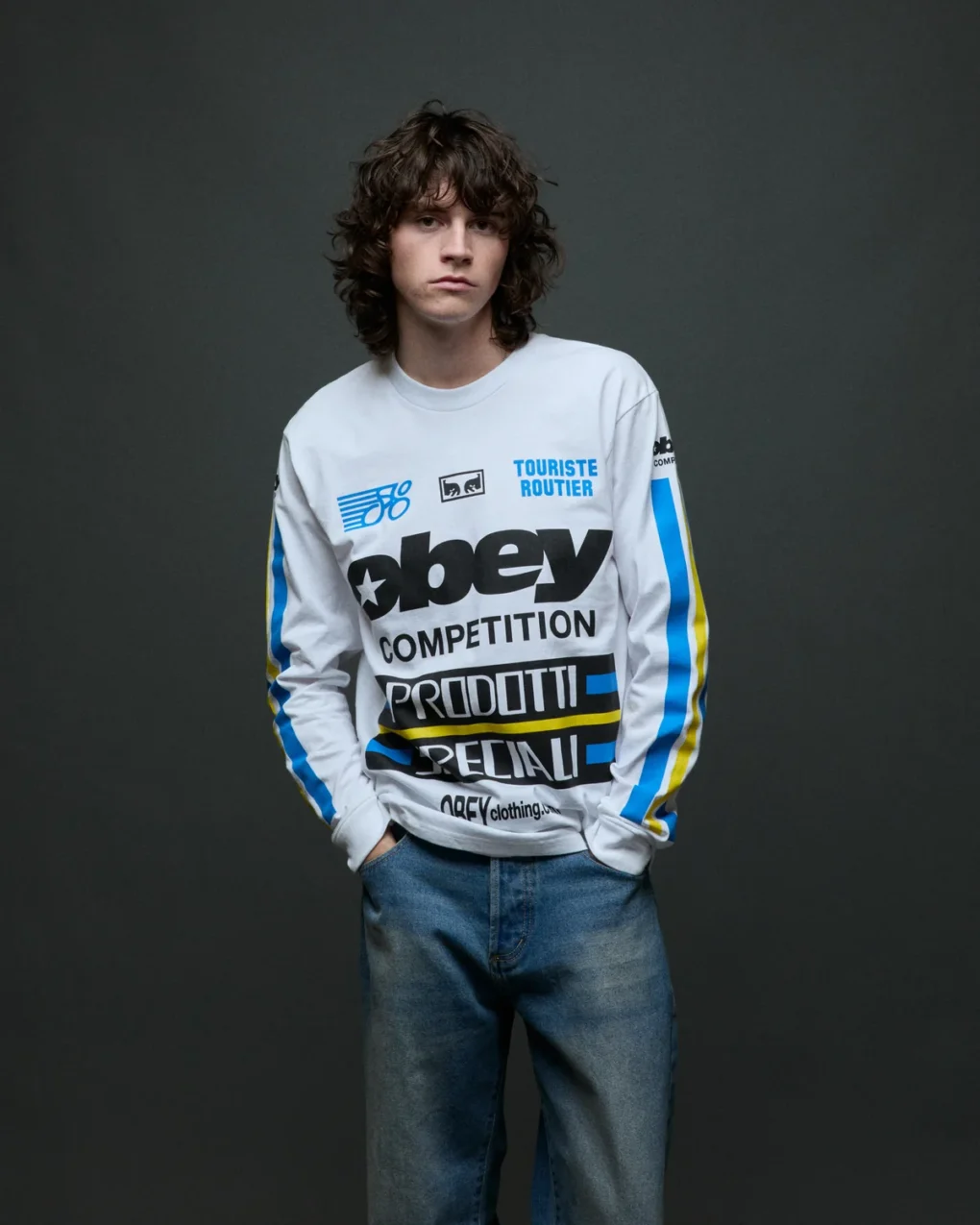 Το OBEY Competition Classic LS T-Shirt είναι ένα διαχρονικό μακρυμάνικο T-shirt με κλασική γραμμή και χαρακτηριστικά γραφικά της OBEY στο μπροστινό και πίσω μέρος.