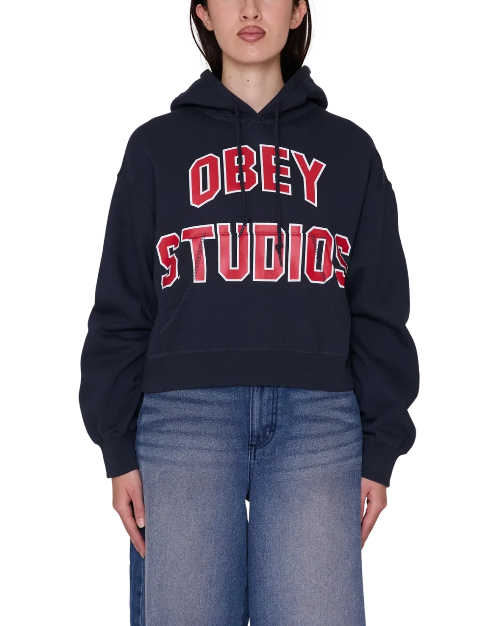 211610167_DNV_1_41ade066-ce10-4444-9f22-05e6d84c8d10 Το OBEY Studios Collegiate Pullover είναι ένα άνετο και μοντέρνο φούτερ με relaxed cropped fit, ιδανικό για casual και streetwear εμφανίσεις.