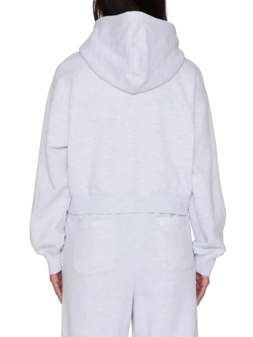 Το OBEY Speed Star Zip Up είναι ένα μοντέρνο φούτερ με κουκούλα και relaxed cropped fit, σχεδιασμένο για άνετες καθημερινές και streetwear εμφανίσεις.