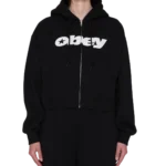 Το OBEY Speed Star Zip Up είναι ένα μοντέρνο φούτερ με κουκούλα και relaxed cropped fit, σχεδιασμένο για άνετες καθημερινές και streetwear εμφανίσεις.