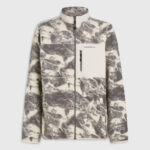 Το Must-Have High-Pile Full-Zip Fleece είναι ο ιδανικός χειμερινός σύντροφος για κάθε μέρα. Κατασκευασμένο από απαλό high-pile fleece ύφασμα, προσφέρει ευχάριστη ζεστασιά και άνεση, ενώ αποτελείται από 100% ανακυκλωμένο πολυεστέρα.