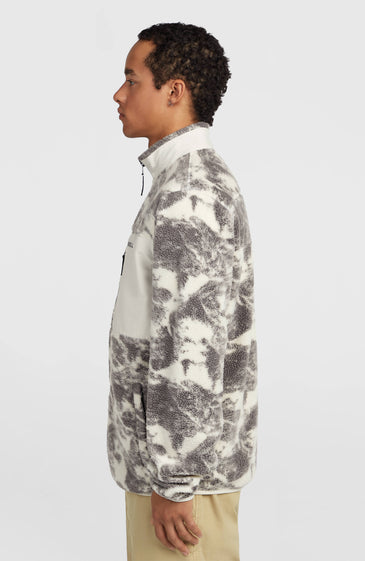 Το Must-Have High-Pile Full-Zip Fleece είναι ο ιδανικός χειμερινός σύντροφος για κάθε μέρα. Κατασκευασμένο από απαλό high-pile fleece ύφασμα, προσφέρει ευχάριστη ζεστασιά και άνεση, ενώ αποτελείται από 100% ανακυκλωμένο πολυεστέρα.