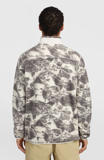 Το Must-Have High-Pile Full-Zip Fleece είναι ο ιδανικός χειμερινός σύντροφος για κάθε μέρα. Κατασκευασμένο από απαλό high-pile fleece ύφασμα, προσφέρει ευχάριστη ζεστασιά και άνεση, ενώ αποτελείται από 100% ανακυκλωμένο πολυεστέρα.