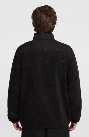 Το Must-Have High-Pile Full-Zip Fleece είναι ο ιδανικός χειμερινός σύντροφος για τις καθημερινές σου εμφανίσεις. Είναι κατασκευασμένο από απαλό high-pile fleece ύφασμα, προσφέροντας ζεστασιά και άνεση, ενώ αποτελείται από 100% ανακυκλωμένο πολυεστέρα.