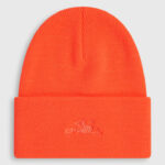 Το O'Neill Logo Beanie αποτελεί μια διαχρονική επιλογή για τις κρύες ημέρες, ιδανική τόσο για το βουνό όσο και για την καθημερινότητα. Η πλεκτή cable-knit κατασκευή προσφέρει απαλή και ζεστή αίσθηση, ενώ η θερμομονωτική υφή του συμβάλλει στη διατήρηση της ζεστασιάς.