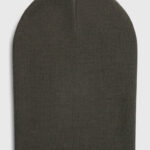 Το O'Neill Dolomite Beanie είναι ένα ευέλικτο και πρακτικό χειμερινό αξεσουάρ, ιδανικό για εξορμήσεις σε περιοχές με χαμηλές θερμοκρασίες. Η διπλή κατασκευή και η λεπτή πλέξη προσφέρουν επιπλέον ζεστασιά και άνεση, καθιστώντας το ιδανικό για τις πιο κρύες ημέρες.
