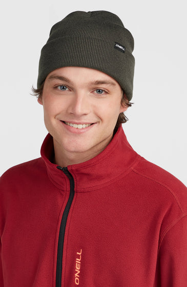 Το O'Neill Dolomite Beanie είναι ένα ευέλικτο και πρακτικό χειμερινό αξεσουάρ, ιδανικό για εξορμήσεις σε περιοχές με χαμηλές θερμοκρασίες. Η διπλή κατασκευή και η λεπτή πλέξη προσφέρουν επιπλέον ζεστασιά και άνεση, καθιστώντας το ιδανικό για τις πιο κρύες ημέρες.
