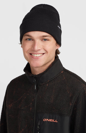 Το O'Neill Dolomite Beanie είναι ένα πρακτικό και ευέλικτο σκουφάκι, σχεδιασμένο για να προσφέρει ζεστασιά στις πιο κρύες καιρικές συνθήκες. Η διπλή κατασκευή και η λεπτή πλεκτή υφή του συμβάλλουν στη διατήρηση της θερμότητας, προσφέροντας παράλληλα άνετη εφαρμογή.