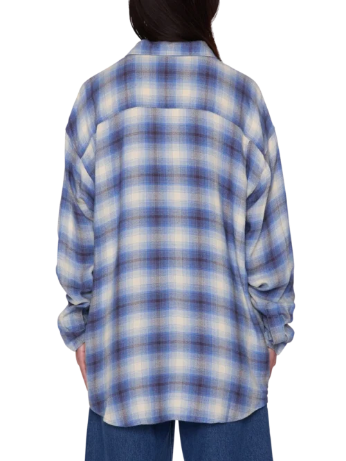 Το OBEY Zelia Shirt είναι ένα άνετο πουκάμισο σε baggy γραμμή, κατασκευασμένο από 100% viscose για ανάλαφρη και ευχάριστη αίσθηση.