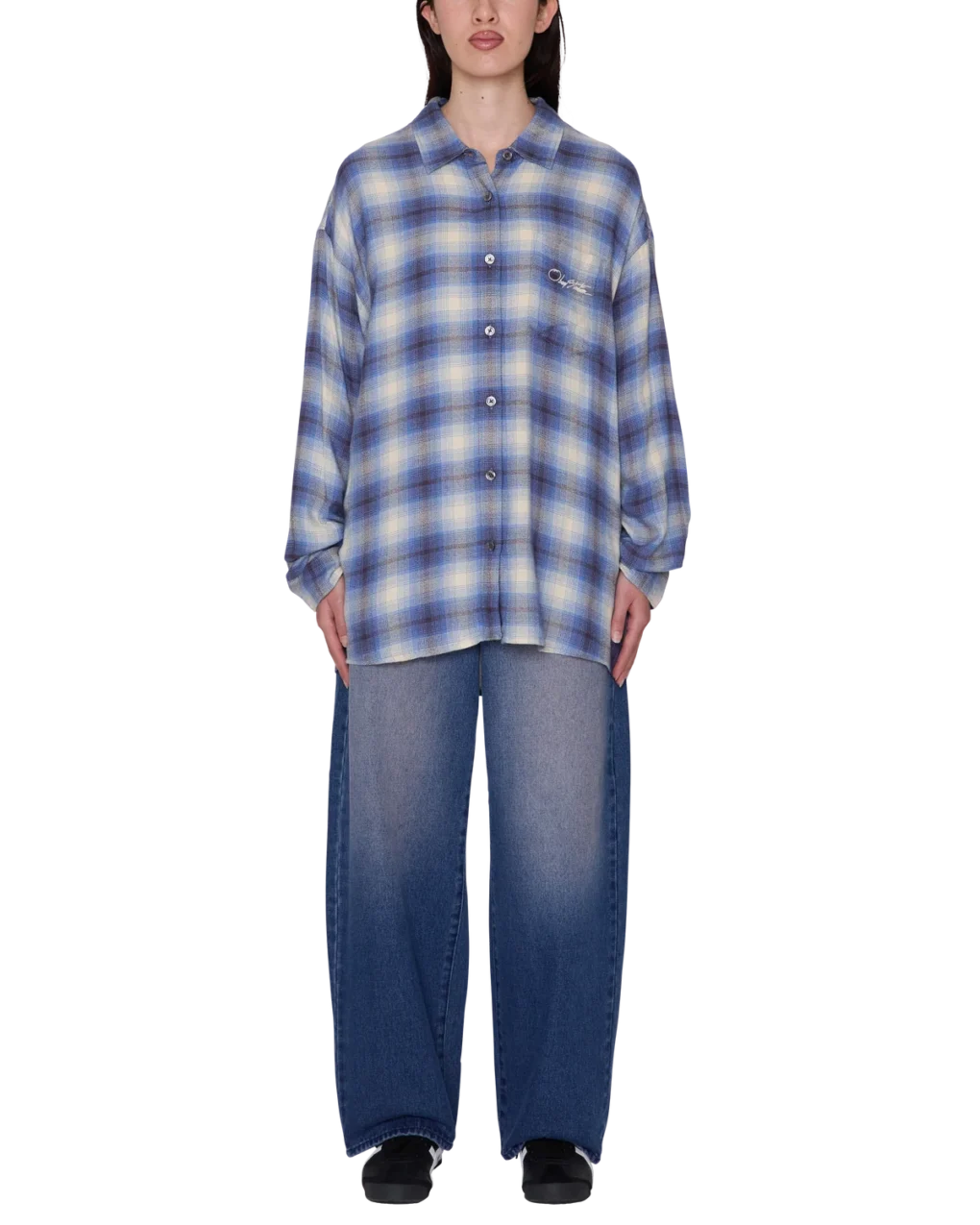 Το OBEY Zelia Shirt είναι ένα άνετο πουκάμισο σε baggy γραμμή, κατασκευασμένο από 100% viscose για ανάλαφρη και ευχάριστη αίσθηση.