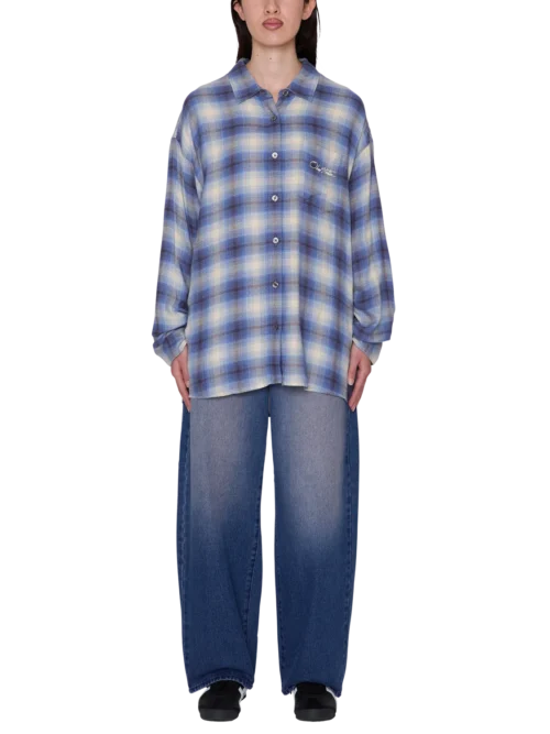 Το OBEY Zelia Shirt είναι ένα άνετο πουκάμισο σε baggy γραμμή, κατασκευασμένο από 100% viscose για ανάλαφρη και ευχάριστη αίσθηση.