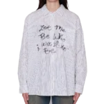 Το OBEY Carlotta Stripe Shirt συνδυάζει relaxed streetwear αισθητική με άνετη, oversized εφαρμογή.