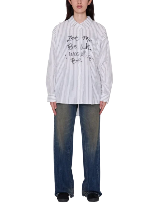 Το OBEY Carlotta Stripe Shirt συνδυάζει relaxed streetwear αισθητική με άνετη, oversized εφαρμογή.