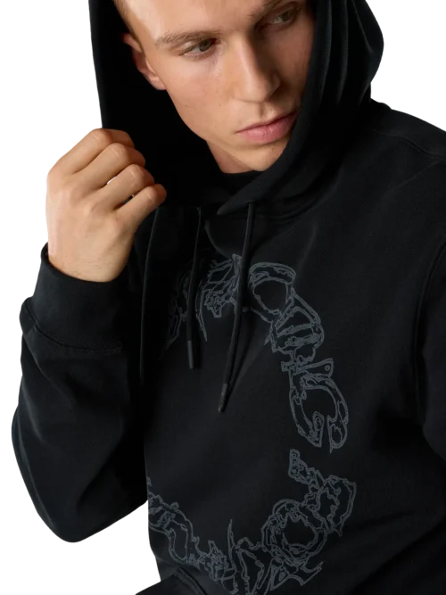 Ένα iconic hoodie της Fox αποτελεί απαραίτητο κομμάτι κάθε fan της μάρκας και το Slowburn Pullover Hoodie είναι η ιδανική επιλογή για κάθε ημέρα. Κατασκευασμένο από 100% βαμβάκι combed ringspun, διαθέτει μεσαίου βάρους ύφασμα fleece 195 GSM, προσφέροντας απαλή αίσθηση, άνεση και ευχάριστη ζεστασιά.