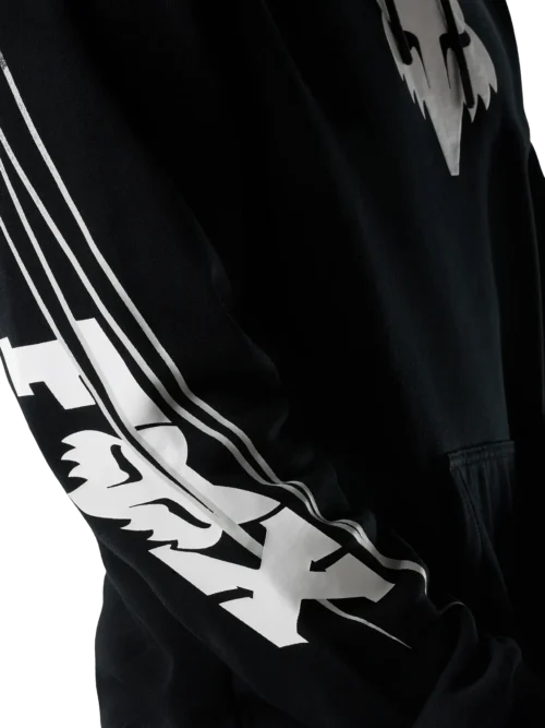 Ένα iconic hoodie της Fox αποτελεί βασικό κομμάτι στη γκαρνταρόμπα κάθε φίλου της μάρκας. Το Apex Pullover Hoodie συνδυάζει χαρακτηριστικό Fox στυλ, άνεση και ζεστασιά, αποτελώντας μια ιδανική επιλογή για την καθημερινότητα.