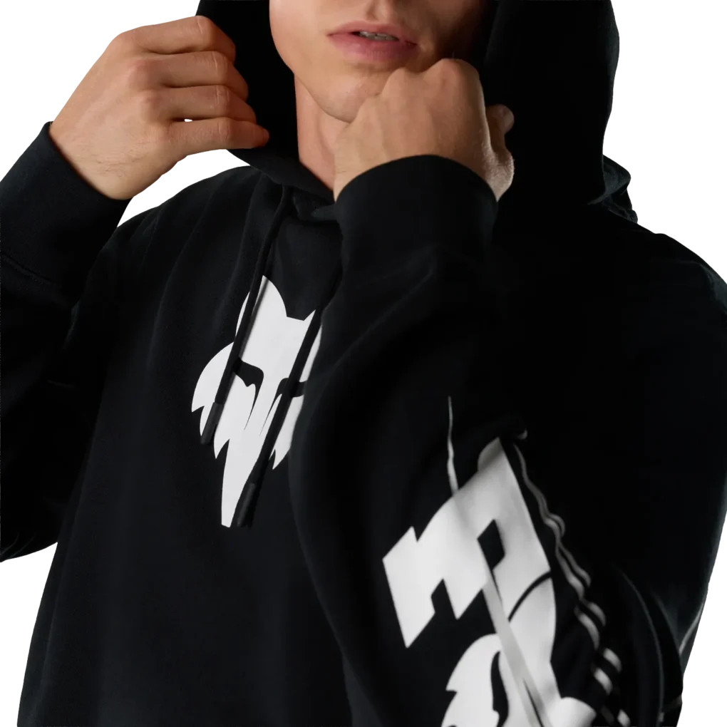 Ένα iconic hoodie της Fox αποτελεί βασικό κομμάτι στη γκαρνταρόμπα κάθε φίλου της μάρκας. Το Apex Pullover Hoodie συνδυάζει χαρακτηριστικό Fox στυλ, άνεση και ζεστασιά, αποτελώντας μια ιδανική επιλογή για την καθημερινότητα.