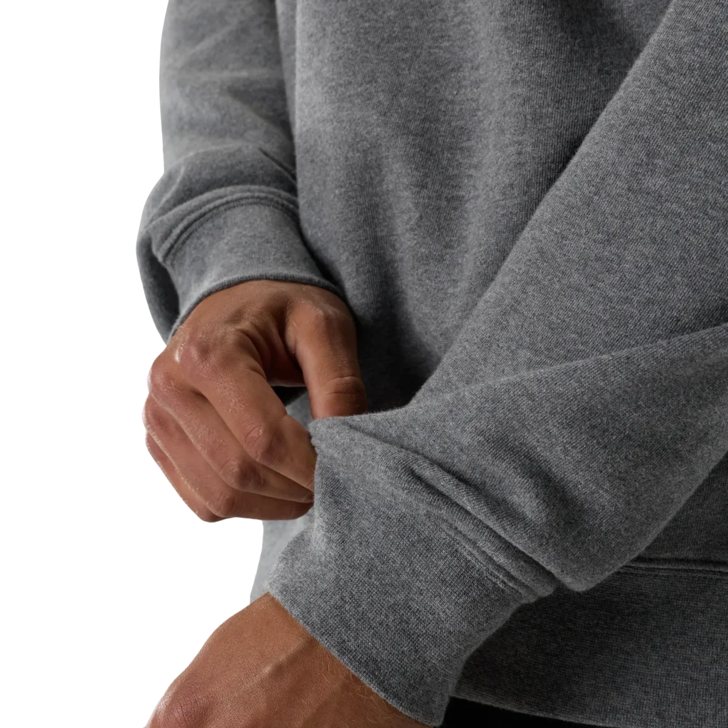 Το Absolute Pullover Crew είναι ένα απαλό, μεσαίου βάρους φούτερ, ιδανικό για τις ημέρες που ο καιρός μεταβαίνει από δροσερός σε πιο κρύος. Η fleece κατασκευή του προσφέρει την απαραίτητη ζεστασιά και άνεση, ενώ παράλληλα παραμένει ιδανικό για layering τις πιο ψυχρές ημέρες.