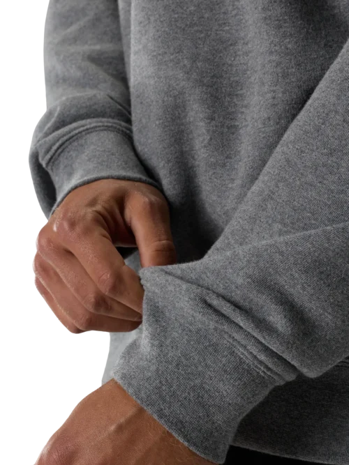 Το Absolute Pullover Crew είναι ένα απαλό, μεσαίου βάρους φούτερ, ιδανικό για τις ημέρες που ο καιρός μεταβαίνει από δροσερός σε πιο κρύος. Η fleece κατασκευή του προσφέρει την απαραίτητη ζεστασιά και άνεση, ενώ παράλληλα παραμένει ιδανικό για layering τις πιο ψυχρές ημέρες.