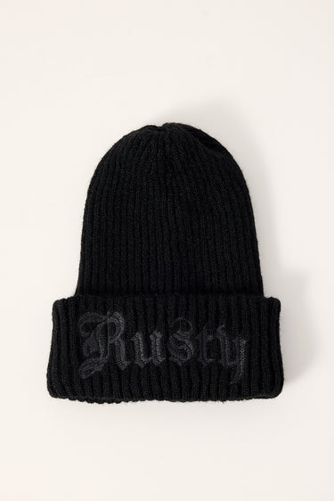 Rusty – Roxanne Beanie Το Roxanne Beanie της Rusty είναι ένα ζεστό και άνετο πλεκτό σκουφάκι, ιδανικό για τις κρύες ημέρες και για καθημερινό casual ή streetwear styling. Η σύνθεσή του συνδυάζει ανακυκλωμένο polyester, nylon, acrylic και wool, προσφέροντας απαλή αίσθηση και ζεστασιά.