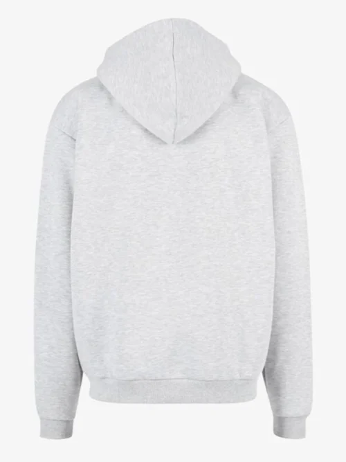 Η Karl Kani Chest Signature Essential Zip Hoodie συνδυάζει άνεση, πρακτικότητα και αυθεντικό streetwear χαρακτήρα. Η regular fit γραμμή προσφέρει άνετη εφαρμογή, ενώ η κουκούλα με κορδόνι περίσφιξης επιτρέπει προσαρμογή για μεγαλύτερη προστασία και άνεση.