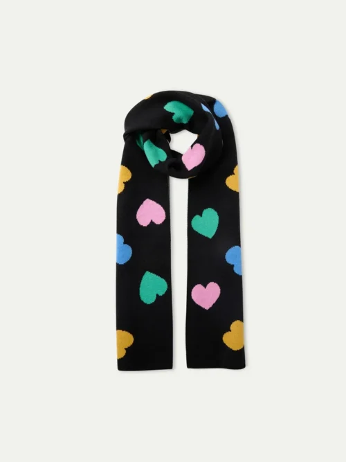 Μακρύ πλεκτό κασκόλ με ιδιαίτερο jacquard σχέδιο και candy print, ιδανικό για να προσθέσει χρώμα και παιχνιδιάρικη διάθεση στις χειμερινές σας εμφανίσεις. Η λεπτομέρεια με το λογότυπο της Compania Fantastica ολοκληρώνει το ξεχωριστό design.