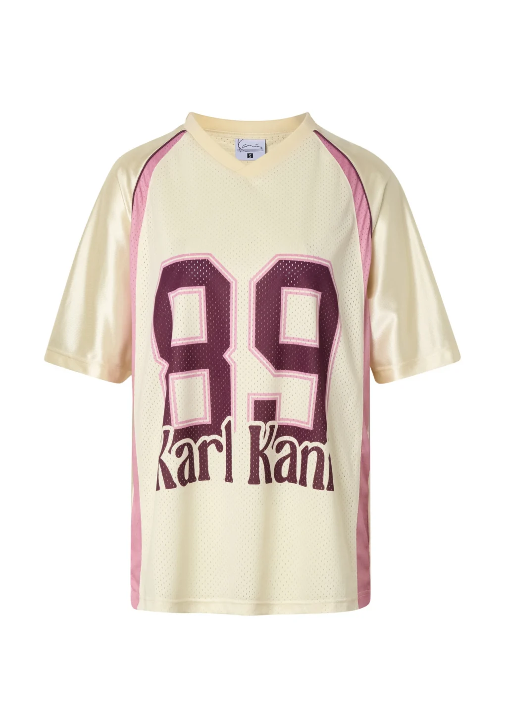 Το Karl Kani OG 89 Round Serif Football Jersey συνδυάζει αυθεντικό streetwear χαρακτήρα με sporty αισθητική. Κατασκευασμένο από ελαφρύ και δροσερό ύφασμα jersey, προσφέρει άνετη εφαρμογή και ξεχωριστό στυλ για καθημερινές εμφανίσεις.